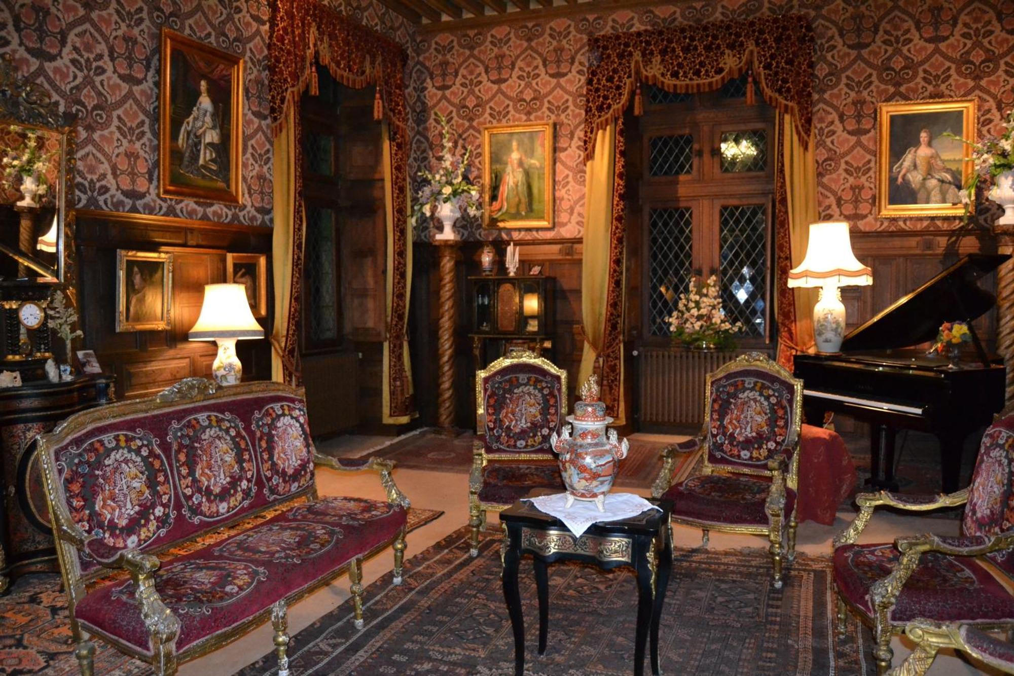 Chateau De Peufeilhoux Vallon-en-Sully 외부 사진