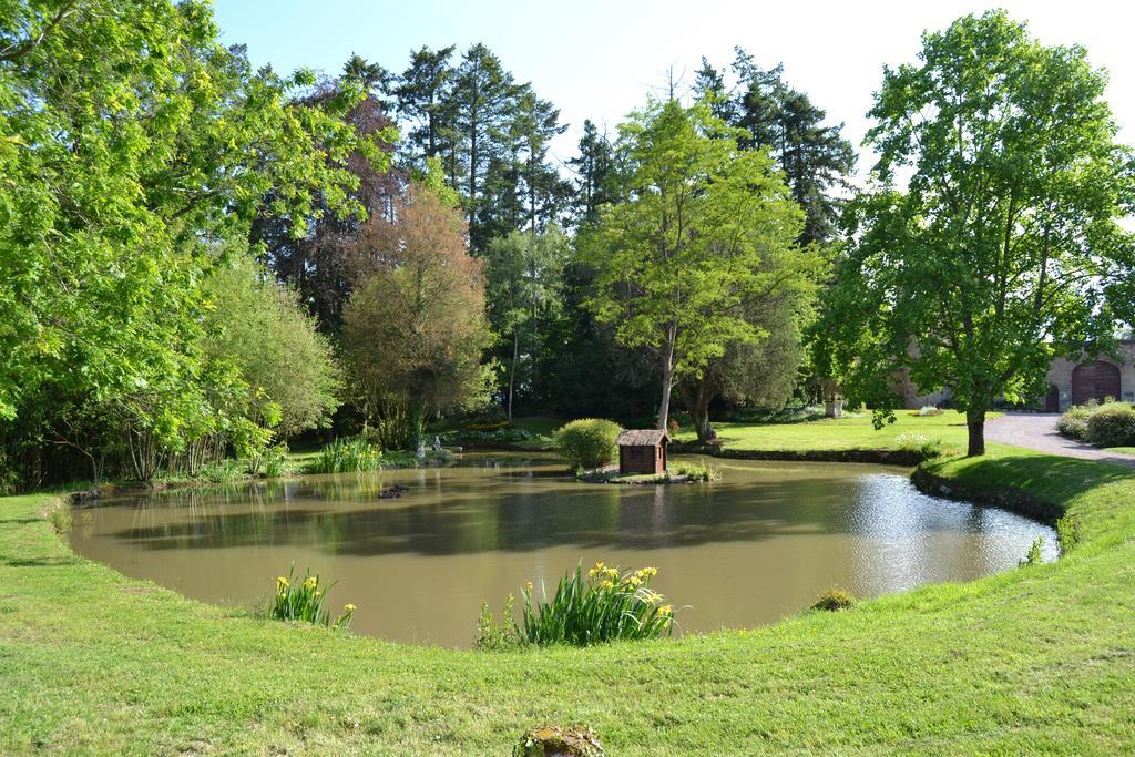 Chateau De Peufeilhoux Vallon-en-Sully 외부 사진