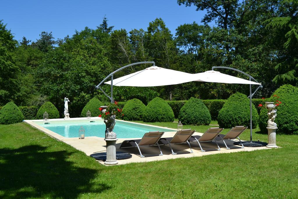 Chateau De Peufeilhoux Vallon-en-Sully 외부 사진